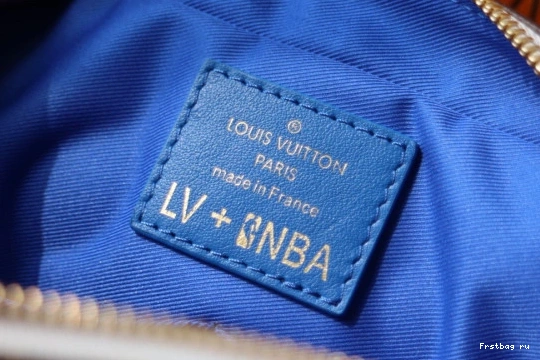 First bag ru VUITTON LOUIS LVXNBA MESSENGER NIL 0711